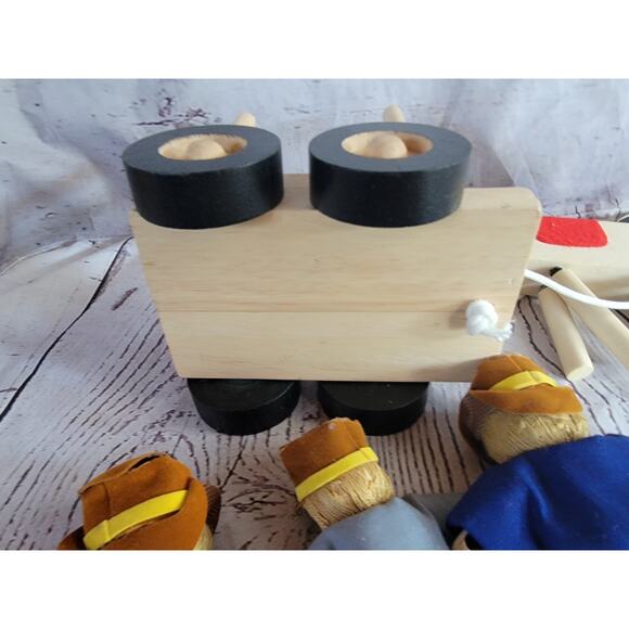 Play Wooden Horse Buggy 3 Wooden Doll People - Picture 7 of 8